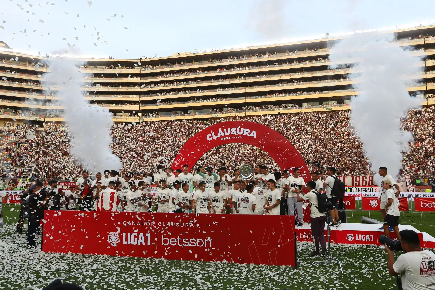 Universitario derrotó 2-0 a Sport Huancayo en el Monumental de Ate, por la jornada 19 del Torneo Clausura. Edison Flores y Horacio Calcaterra marcaron los goles en el partido. Foto: ANDINA/ Eddy Ramos