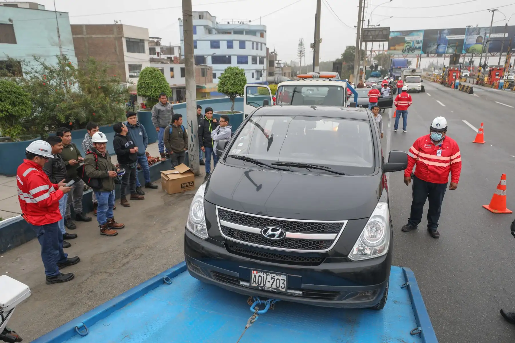 La Superintendencia de Transporte Terrestre de Personas, Carga y Mercancías (Sutran) no cede ni un milímetro en su batalla contra la informalidad. Esta mañana realizó un operativo simultáneo contra el transporte no autorizado en 10 regiones del país, con el objetivo de cautelar la vida e integridad de miles de usuarios y conductores.
Foto: ANDINA/Sutran