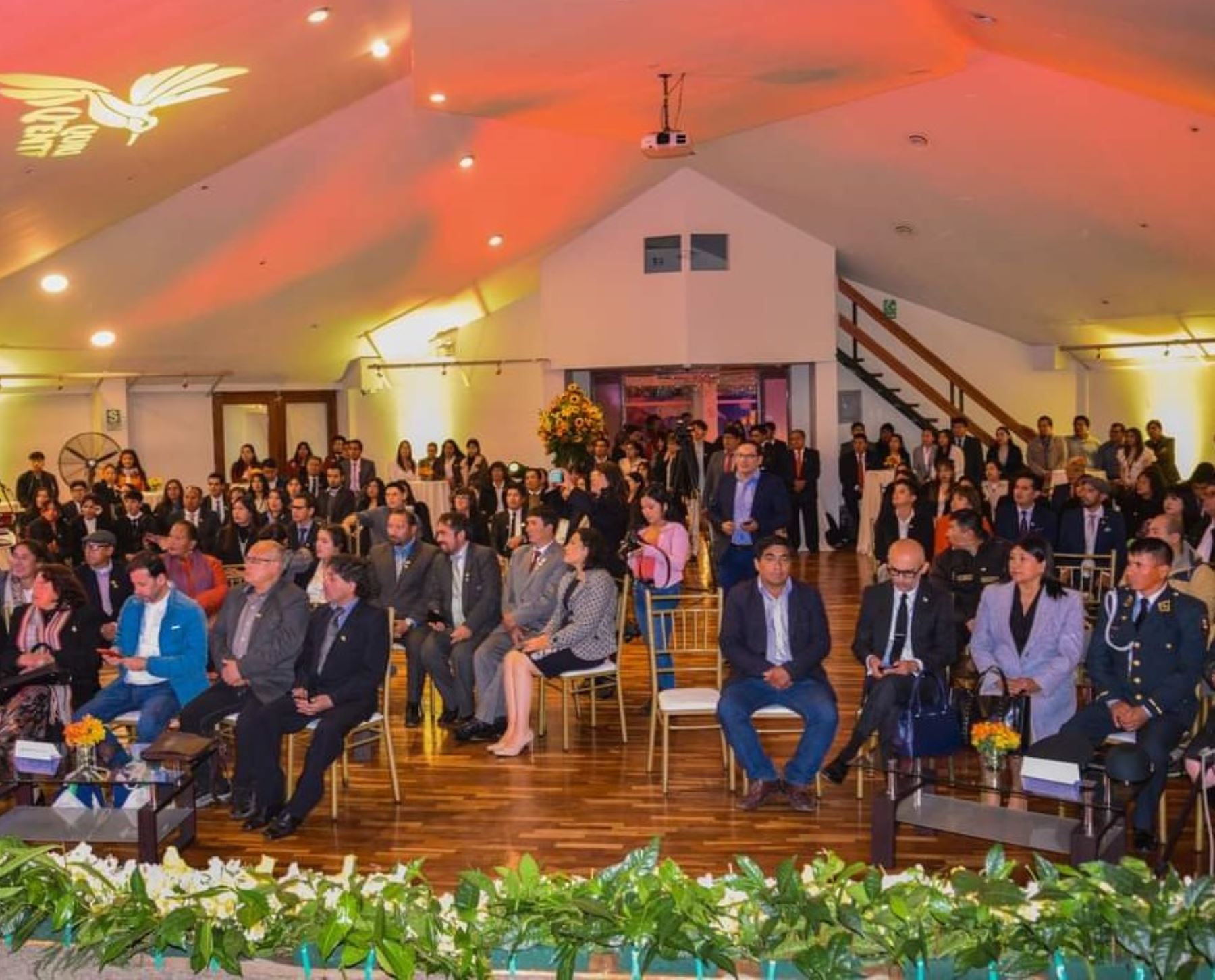 Gercetur Cusco reconoce con premio Qori Q’ente a instituciones públicas y empresas privadas que promueven el turismo.