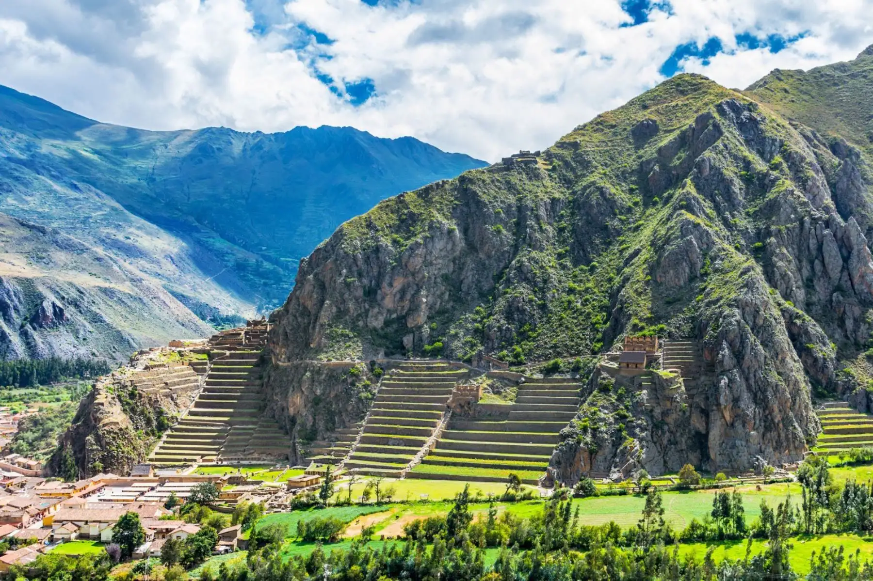 Ollantaytambo fue un estratégico centro militar, religioso y agrícola que aún deslumbra por sus andenes trabajados en piedra, destaca PromPerú. Foto: ANDINA/Indecopi