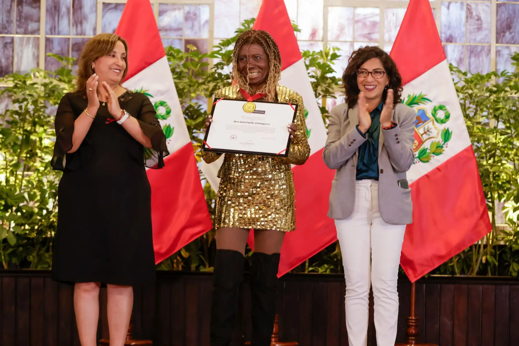 Presidenta de la república, Dina Boluarte, participó en la ceremonia de reconocimiento como Personalidad Meritoria de la Cultura y declaratoria de Patrimonio Cultural de la Nación en el Día de la Canción Criolla. Foto: ANDINA/ Prensa Presidencia