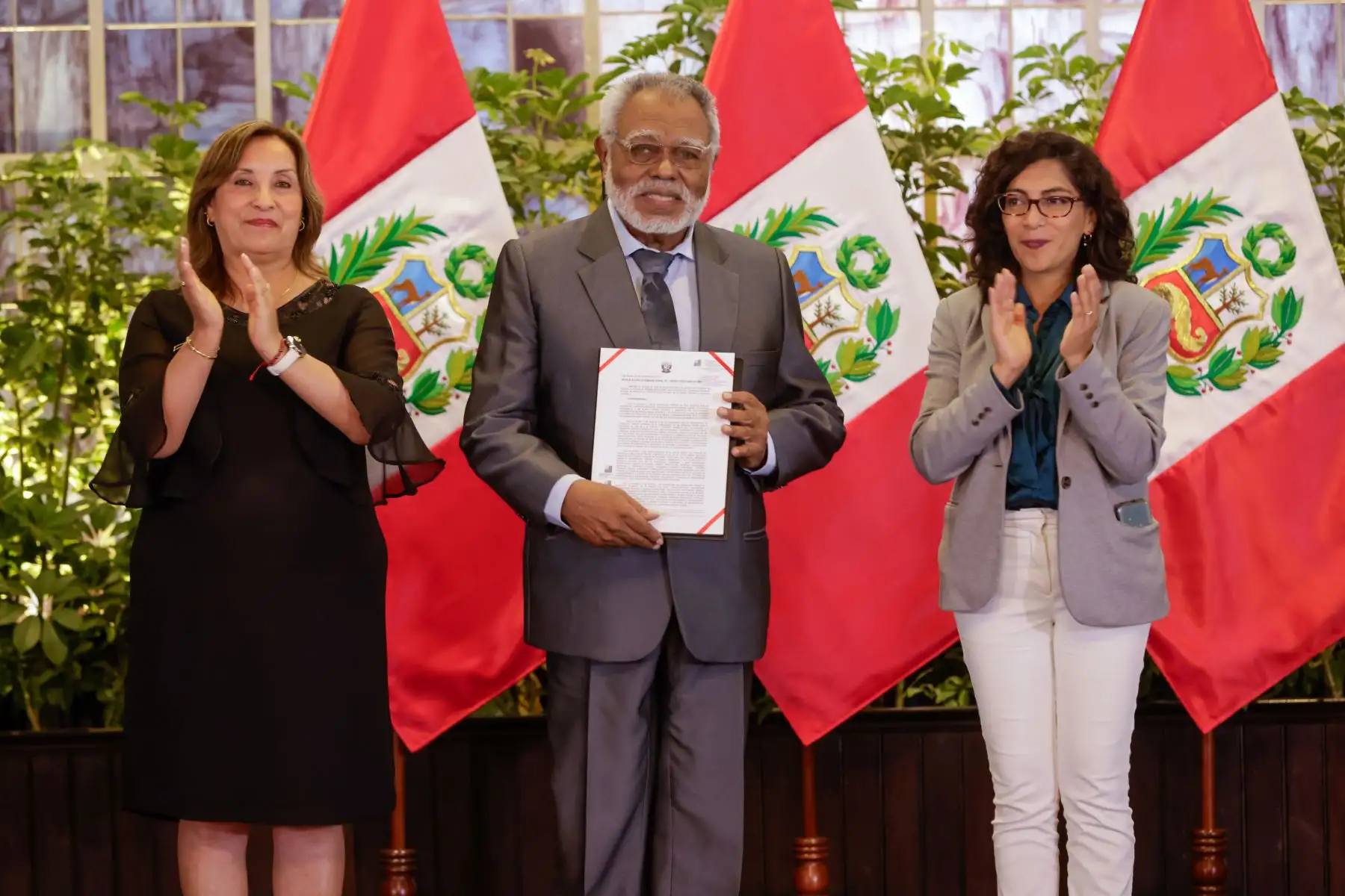 Presidenta de la república, Dina Boluarte, participó en la ceremonia de reconocimiento como Personalidad Meritoria de la Cultura y declaratoria de Patrimonio Cultural de la Nación en el Día de la Canción Criolla. Foto: ANDINA/ Prensa Presidencia