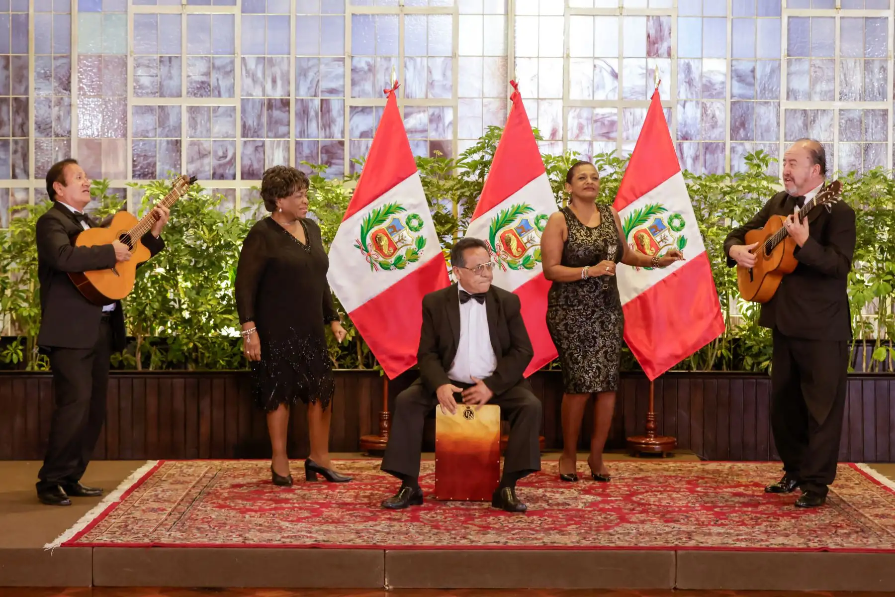 Presidenta de la república, Dina Boluarte, participó en la ceremonia de reconocimiento como Personalidad Meritoria de la Cultura y declaratoria de Patrimonio Cultural de la Nación en el Día de la Canción Criolla. Foto: ANDINA/ Prensa Presidencia