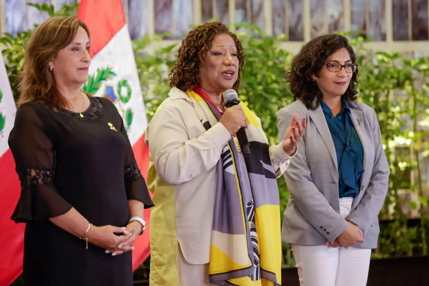 Presidenta de la república, Dina Boluarte, participó en la ceremonia de reconocimiento como Personalidad Meritoria de la Cultura y declaratoria de Patrimonio Cultural de la Nación en el Día de la Canción Criolla. Foto: ANDINA/ Prensa Presidencia