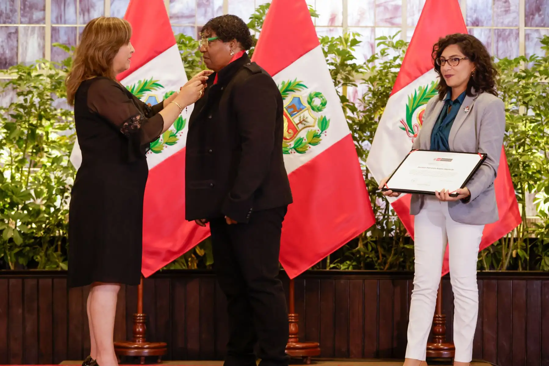 Presidenta de la república, Dina Boluarte, participó en la ceremonia de reconocimiento como Personalidad Meritoria de la Cultura y declaratoria de Patrimonio Cultural de la Nación en el Día de la Canción Criolla. Foto: ANDINA/ Prensa Presidencia