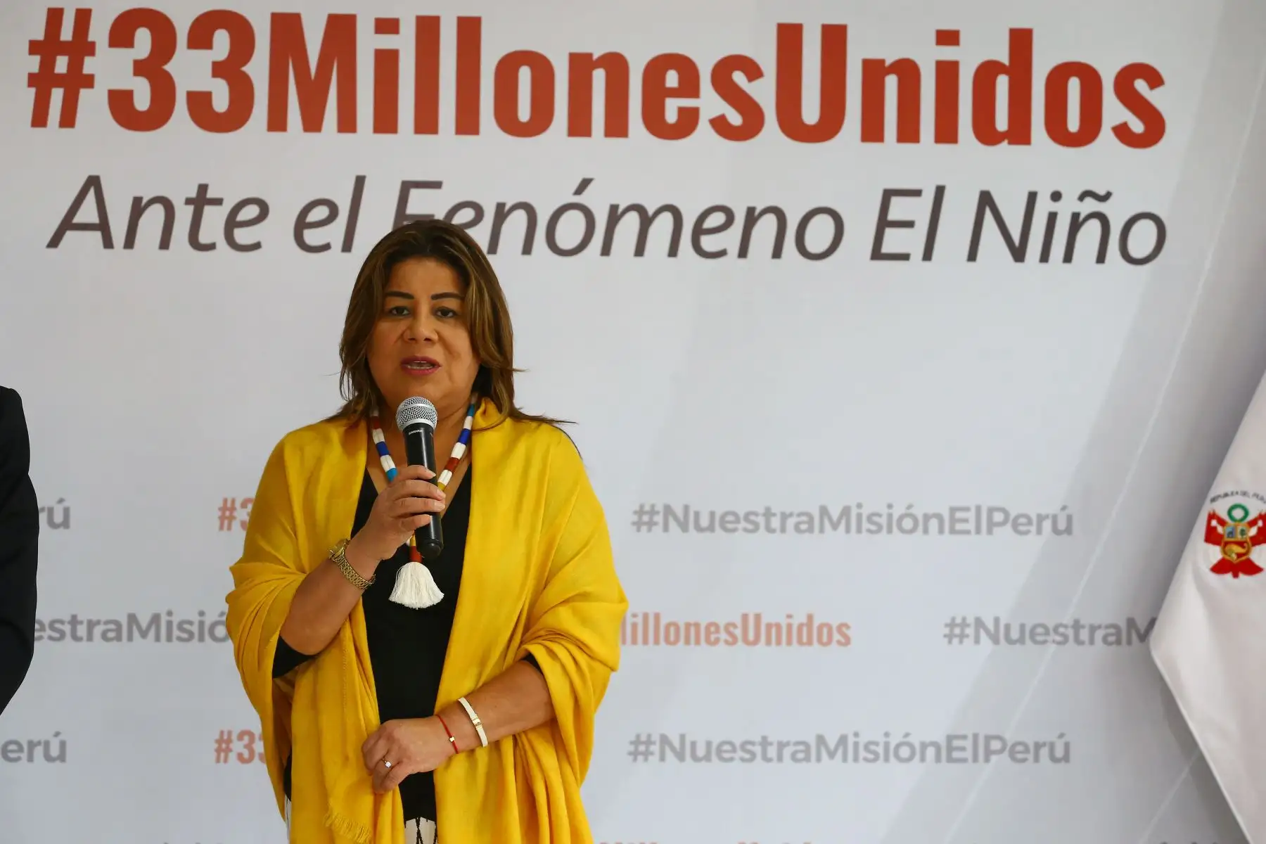 El ministro de Defensa, Jorge Luis Chavez Cresta, junto a la ministra de Desarrollo Agrario y Riego, Jennifer Lizetti Contreras Álvarez, suscriben un Convenio Marco de Cooperación Interinstitucional en la sede del Centro de Operaciones de Emergencia Nacional (COEN), en el distrito de Chorrillos.
Foto: ANDINA/Eddy Ramos
