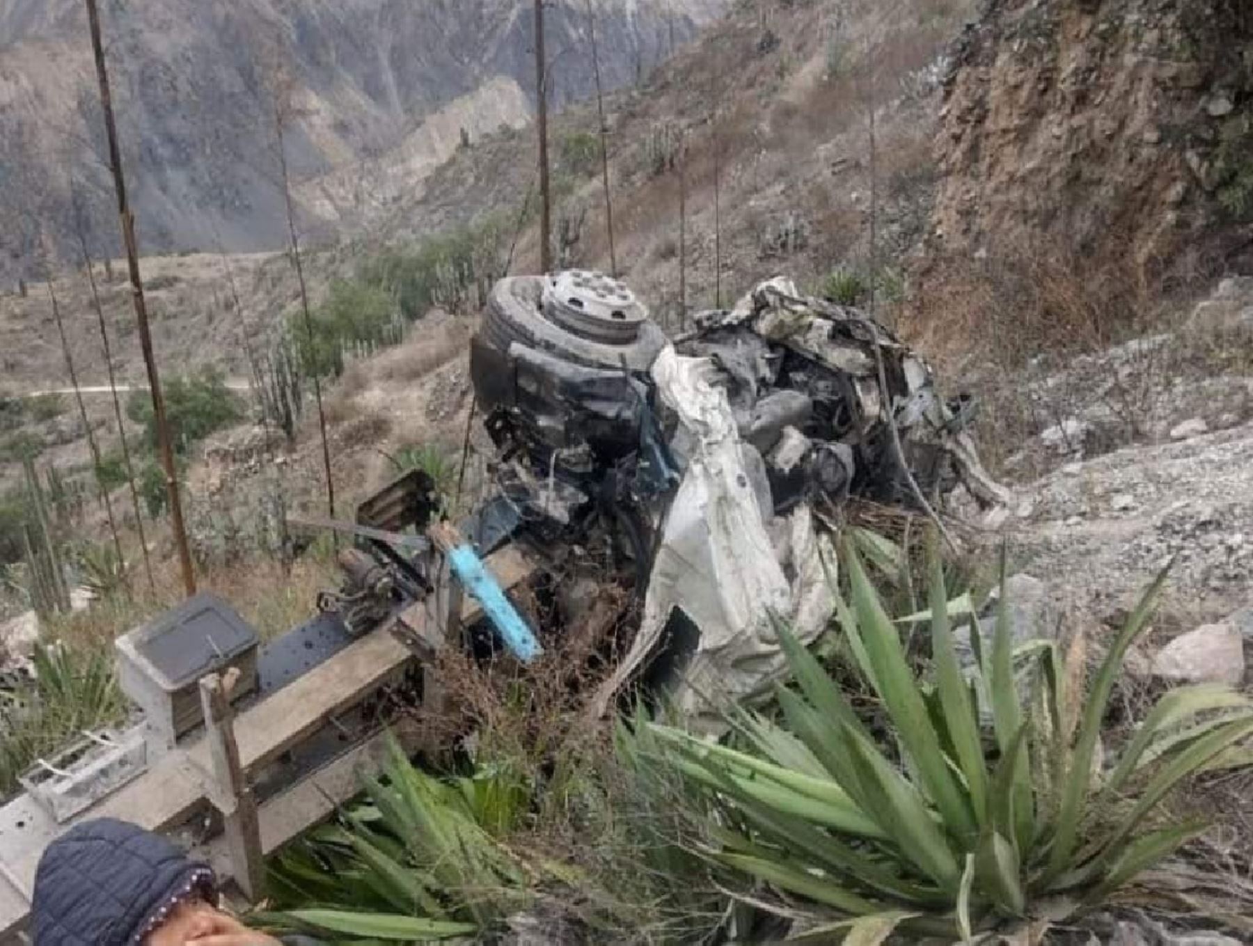 Dos muertos y tres heridos deja volcadura de camión en la provincia de Corongo, en la sierra de la región Áncash.