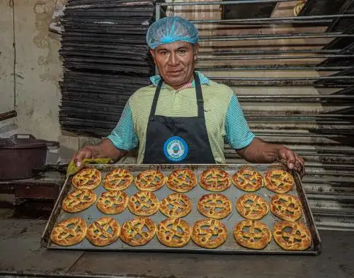 El renombrado maestro panadero Germán Sernaqué Cruz será el encargado de elaborar mañana 1 de noviembre la "Rosca de muerto" más grande del mundo, un dulce tradicional que se prepara en el Día de Todos los Santos. Foto: Municipalidad de Catacaos