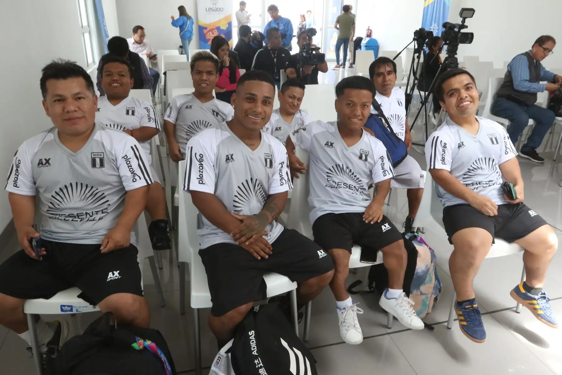LEGADO, despide a la selección peruana de talla baja que diputará el Mundial en Argentina. FOTO:ANDINA/Hector Vinces