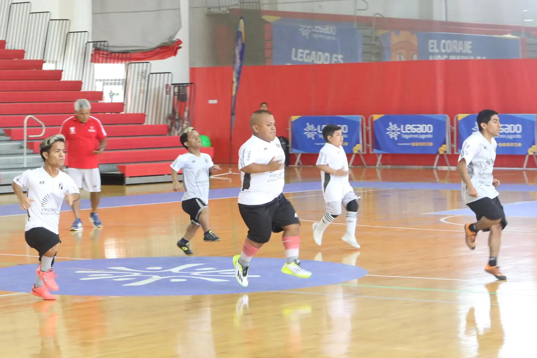 LEGADO, despide a la selección peruana de talla baja que diputará el Mundial en Argentina. FOTO:ANDINA/Hector Vinces.