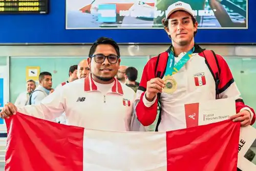 Lucca Mesinas regresó a Lima luego de ganar la medalla de oro en Santiago 2023