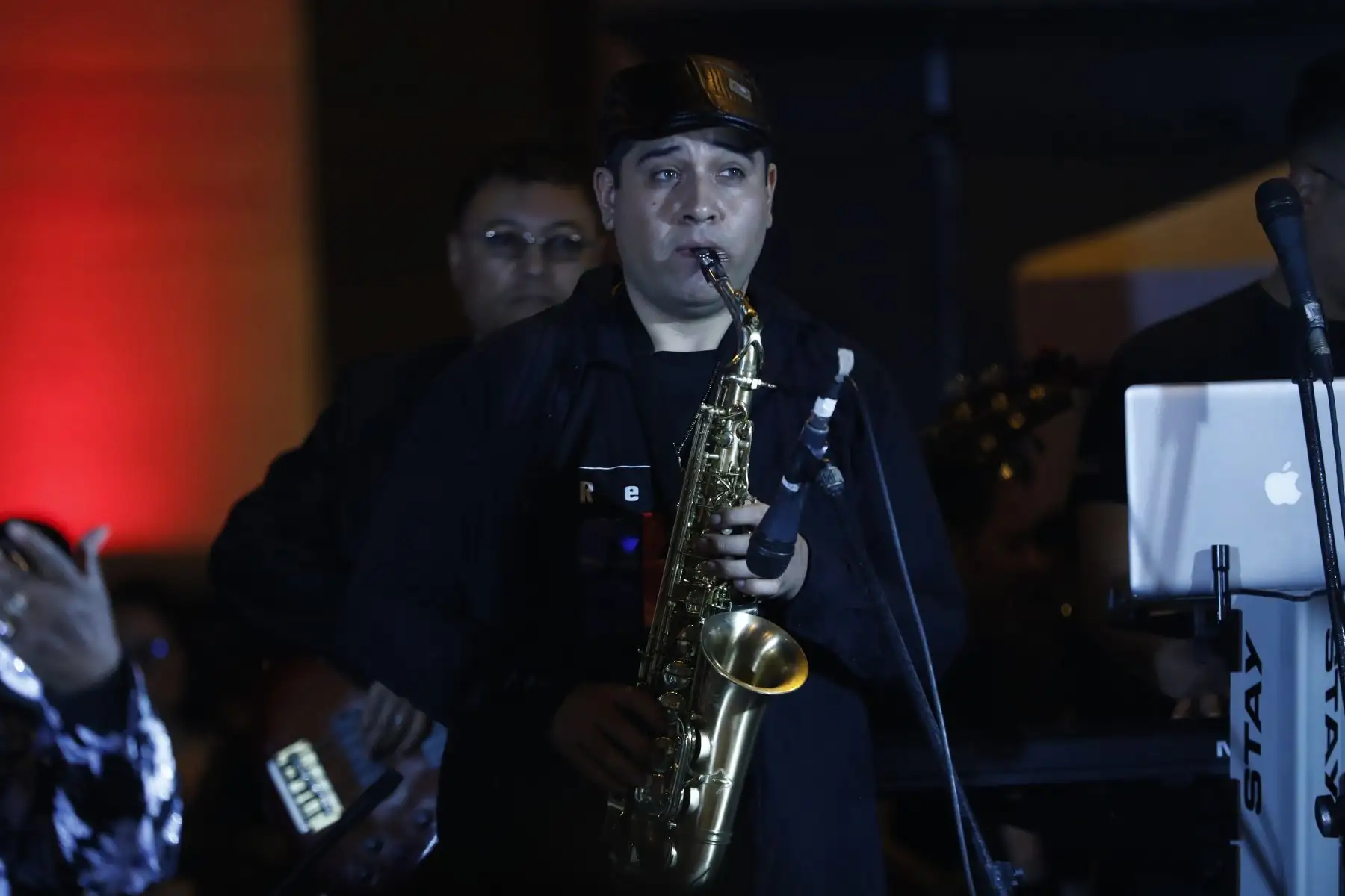 En la plazuela Buenos Aires, ubicada en Barrios Altos, Cercado de Lima, se celebró el Día de la Canción Criolla con una serenata a cargo diversos intérpretes, entre ellos el cantante Manuel Donayre. Foto: ANDINA/Daniel Bracamonte