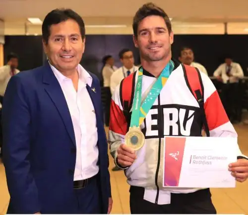 Piccolo Clemente fue recibido por el presidente del IPD, Guido Flores Marchan.