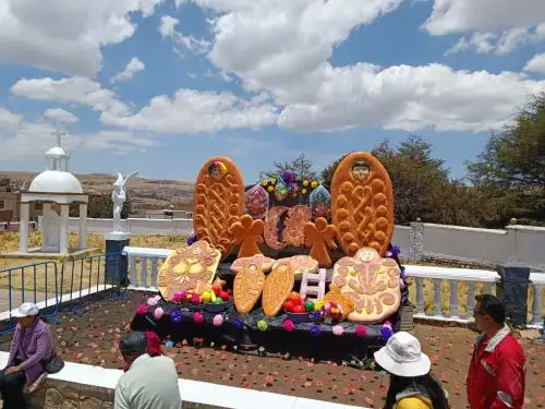 Familias puneñas celebraron el feriado por el Día de Todos los Santos cumpliendo sus tradiciones ancestrales andinas. Foto: Alberto Alejo