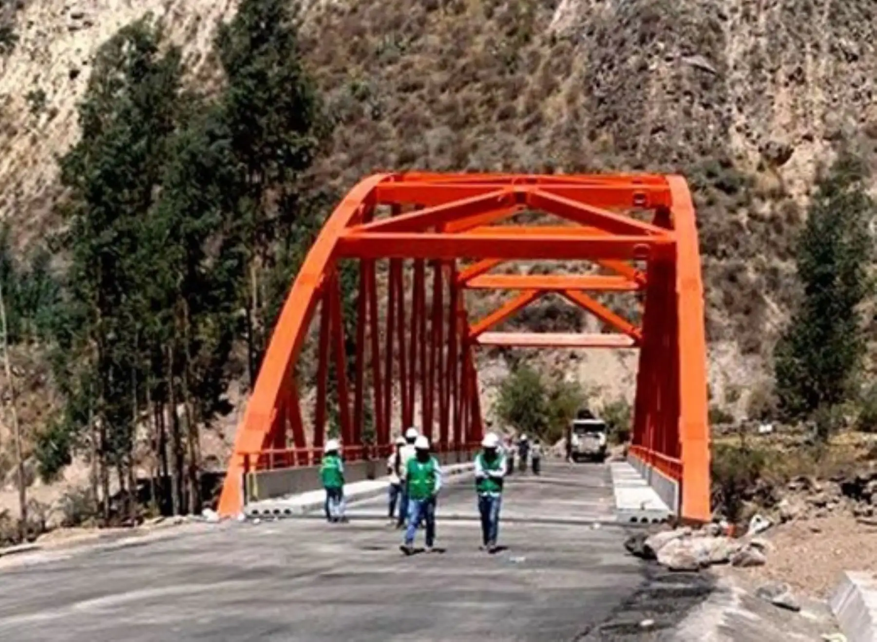 Trabajos de reconstrucción del puente Ancaylla, ubicado en la provincia de La Unión, en Arequipa, afectado por el impacto del Fenómeno de El Niño costero del 2017, registra un avance del 90 %, destacó el MTC. Foto: ANDINA/difusión.