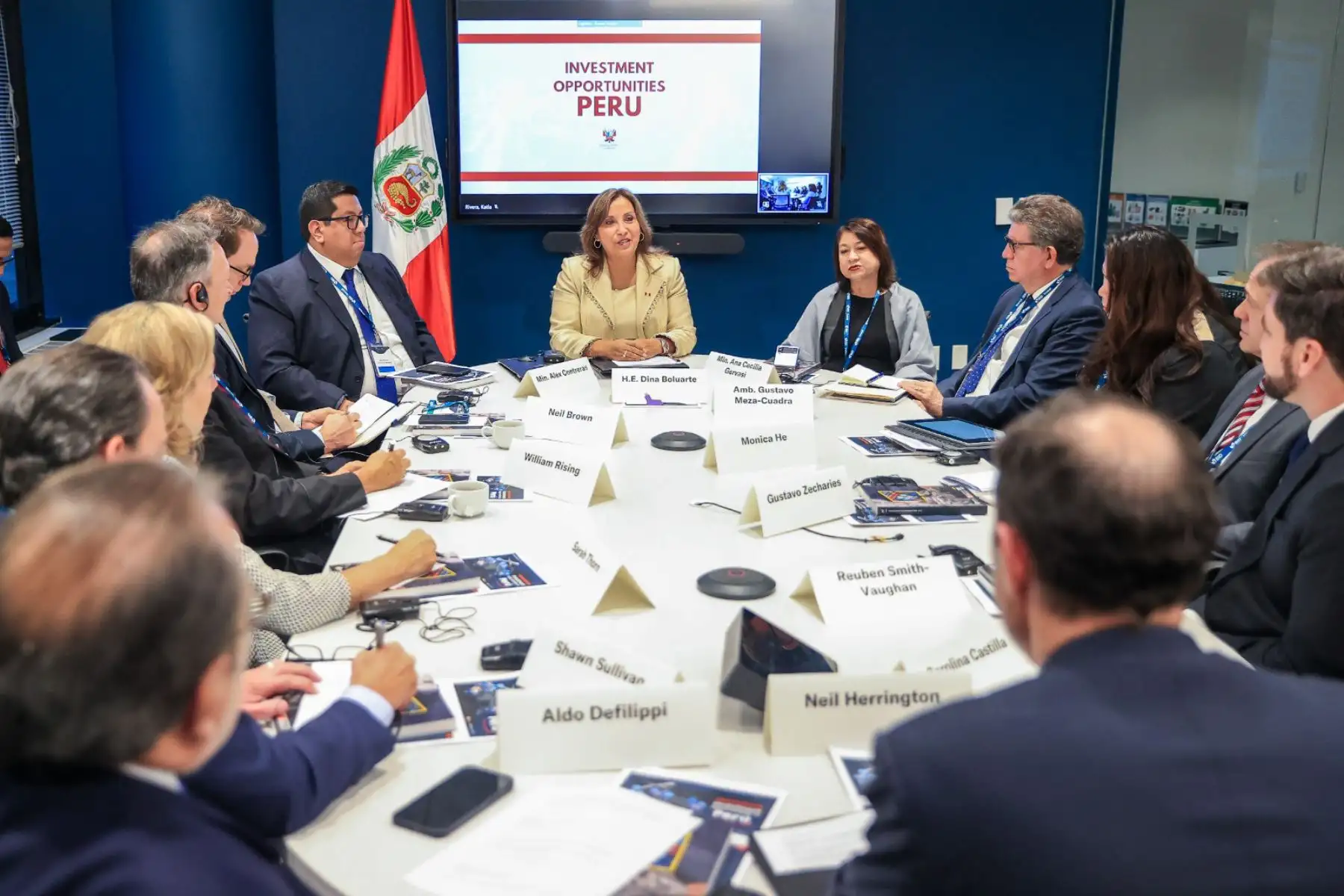 La presidenta Dina Boluarte se reunió con empresarios de la Cámara de Comercio de los Estados Unidos en la sede del BID. Foto: ANDINA/ Prensa Presidencia