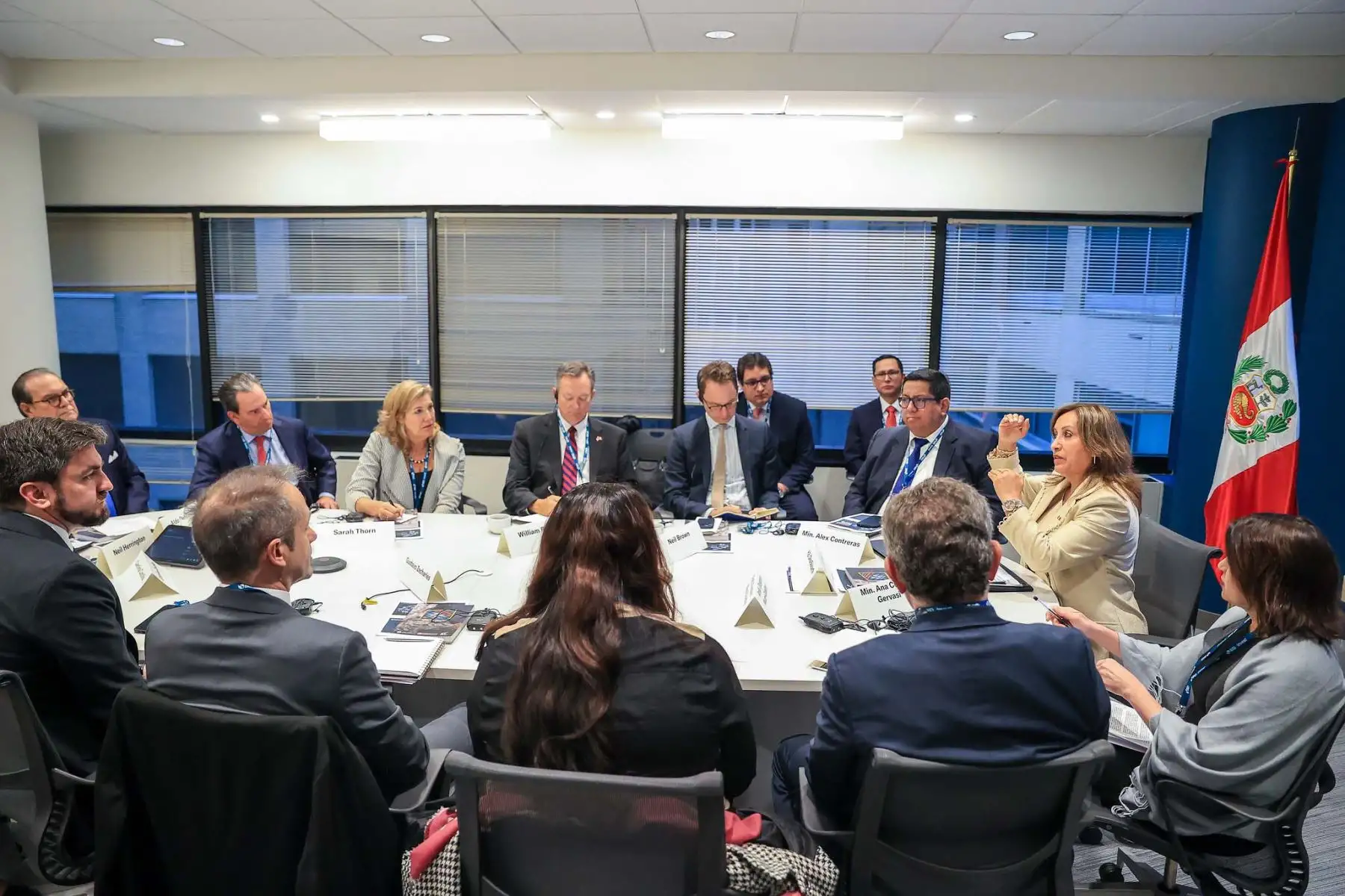 La presidenta Dina Boluarte se reunió con empresarios de la Cámara de Comercio de los Estados Unidos en la sede del BID. Foto: ANDINA/ Prensa Presidencia