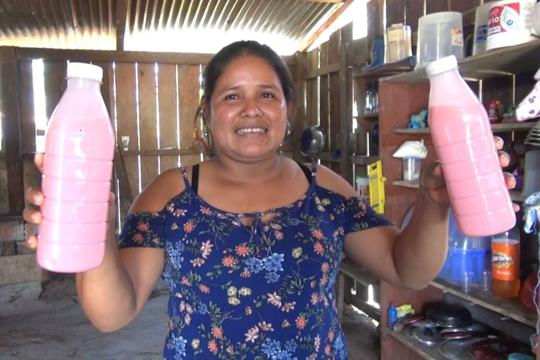 Loreto: Joven madre usuaria del programa Juntos emprende negocio  de yogur artesanal