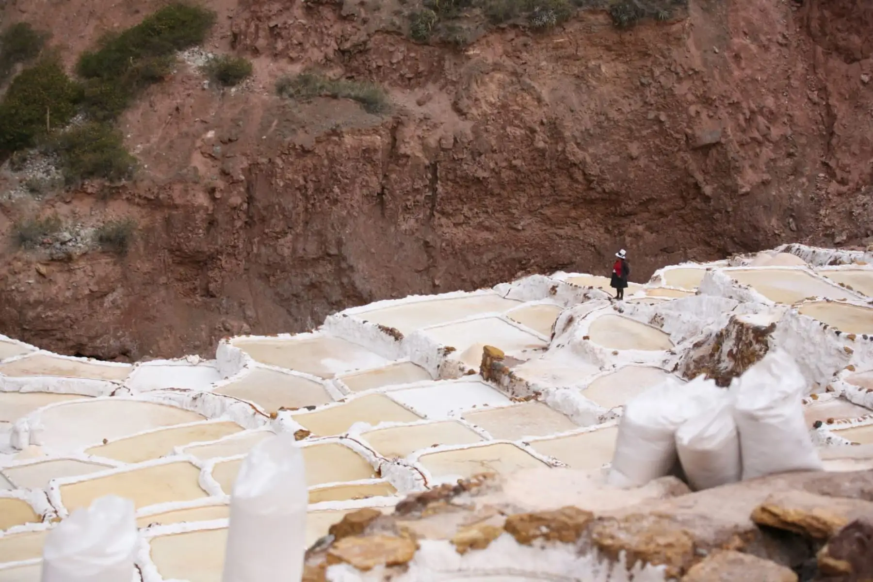 En la quebrada del Q’oripucyu, al final de la meseta del distrito de Maras, provincia de Urubamba, brotan dos pequeños manantiales de agua salada que prolongaron la vida a habitantes preíncas, incas y españoles que se refugiaron durante la Colonia en este extremo del Valle Sagrado del Cusco. Foto: ANDINA/ Difusión