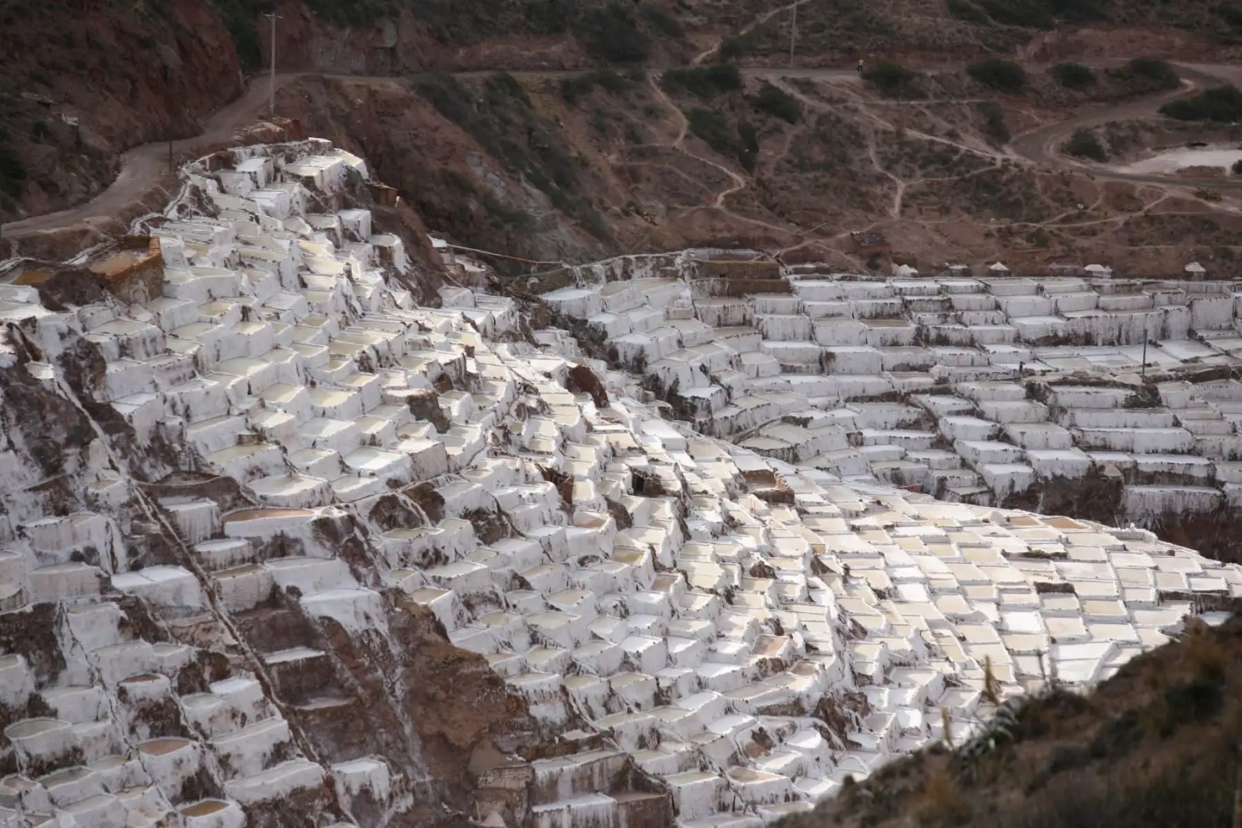 En la quebrada del Q’oripucyu, al final de la meseta del distrito de Maras, provincia de Urubamba, brotan dos pequeños manantiales de agua salada que prolongaron la vida a habitantes preíncas, incas y españoles que se refugiaron durante la Colonia en este extremo del Valle Sagrado del Cusco. Foto: ANDINA/ Difusión