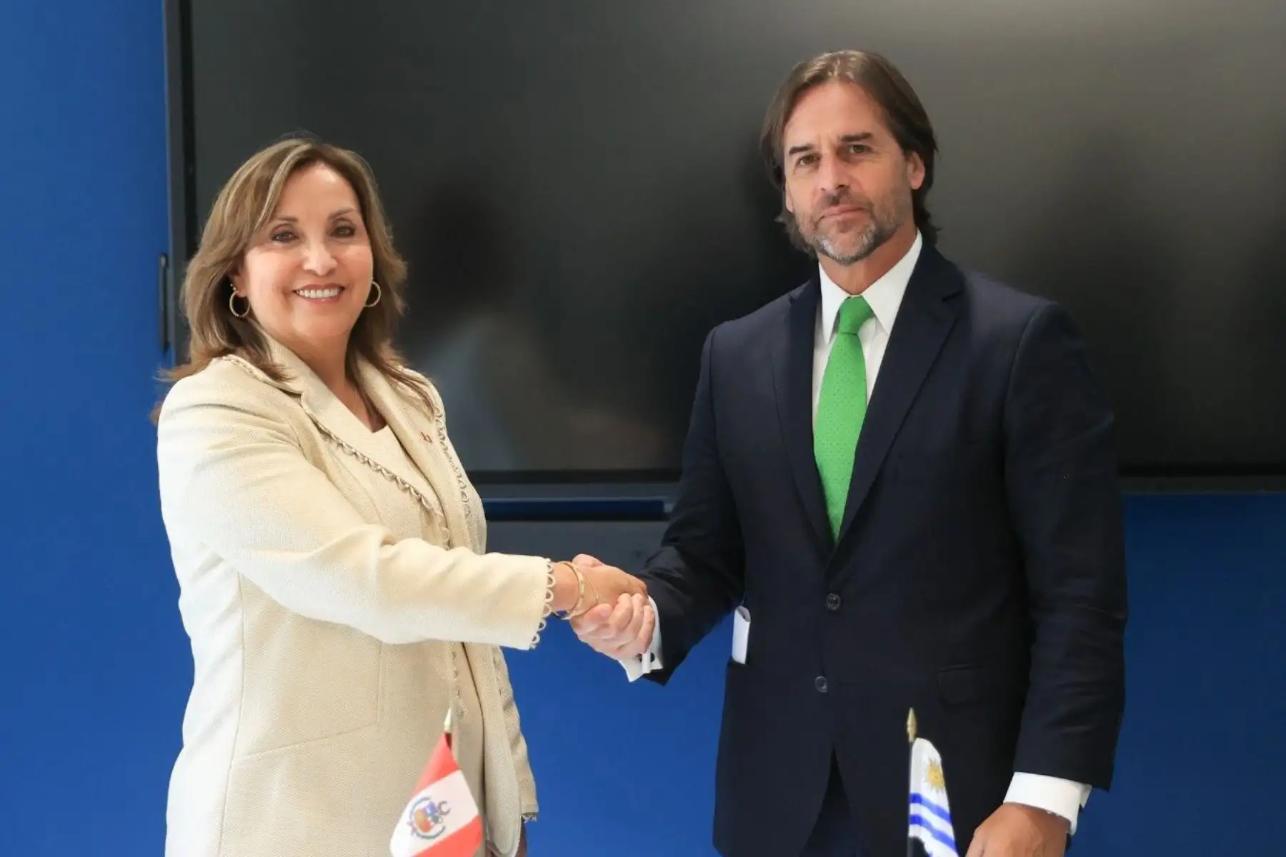 Desde los EE.UU., la presidenta de la República, Dina Boluarte se reunió con el presidente de la República Oriental del Uruguay, Luis Lacalle, a quien invitó a visitar nuestro país para trabajar y fortalecer la relación bilateral. Foto: ANDINA/Prensa Presidencia