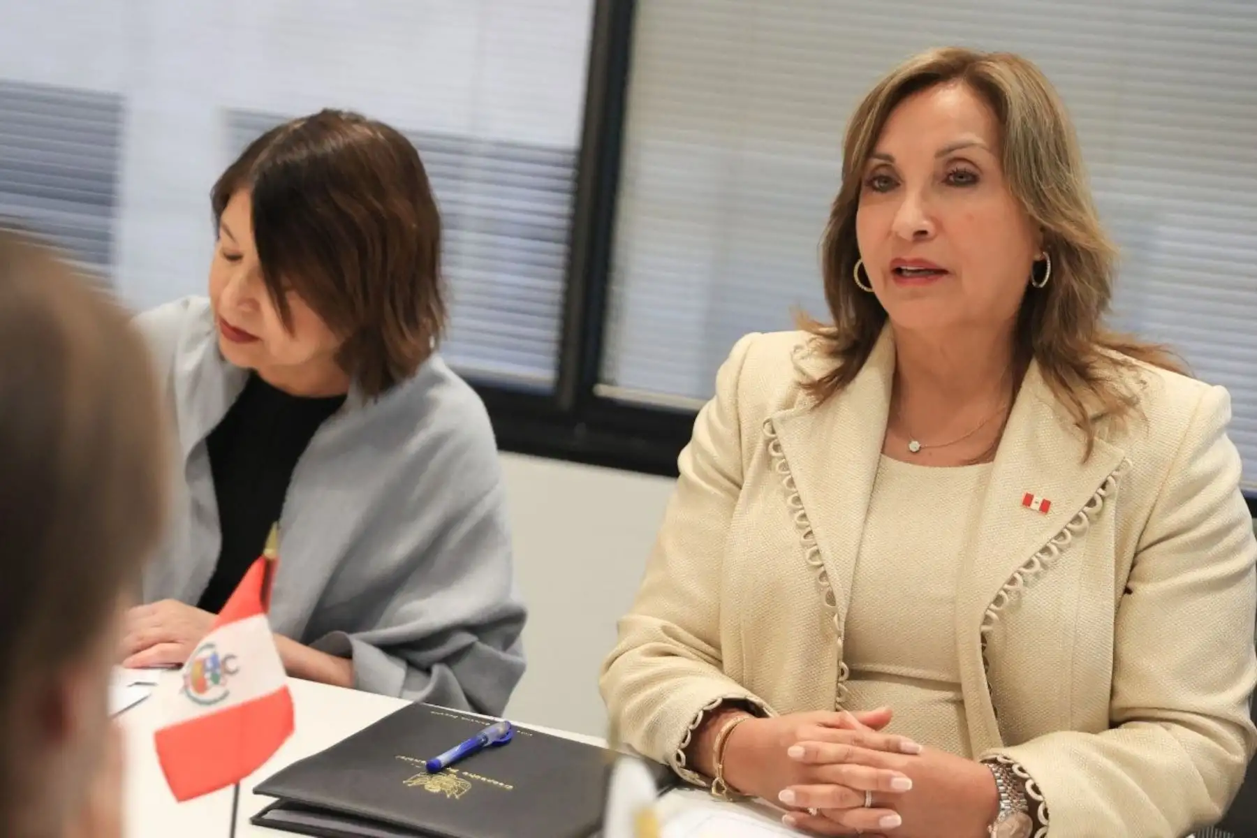 Desde los EE.UU., la presidenta de la República, Dina Boluarte se reunió con el presidente de la República Oriental del Uruguay, Luis Lacalle, a quien invitó a visitar nuestro país para trabajar y fortalecer la relación bilateral. Foto: ANDINA/Prensa Presidencia