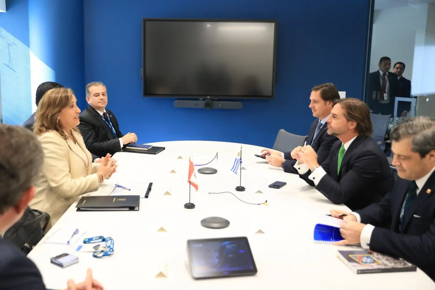 Desde los EE.UU., la presidenta de la República, Dina Boluarte se reunió con el presidente de la República Oriental del Uruguay, Luis Lacalle, a quien invitó a visitar nuestro país para trabajar y fortalecer la relación bilateral. Foto: ANDINA/Prensa Presidencia