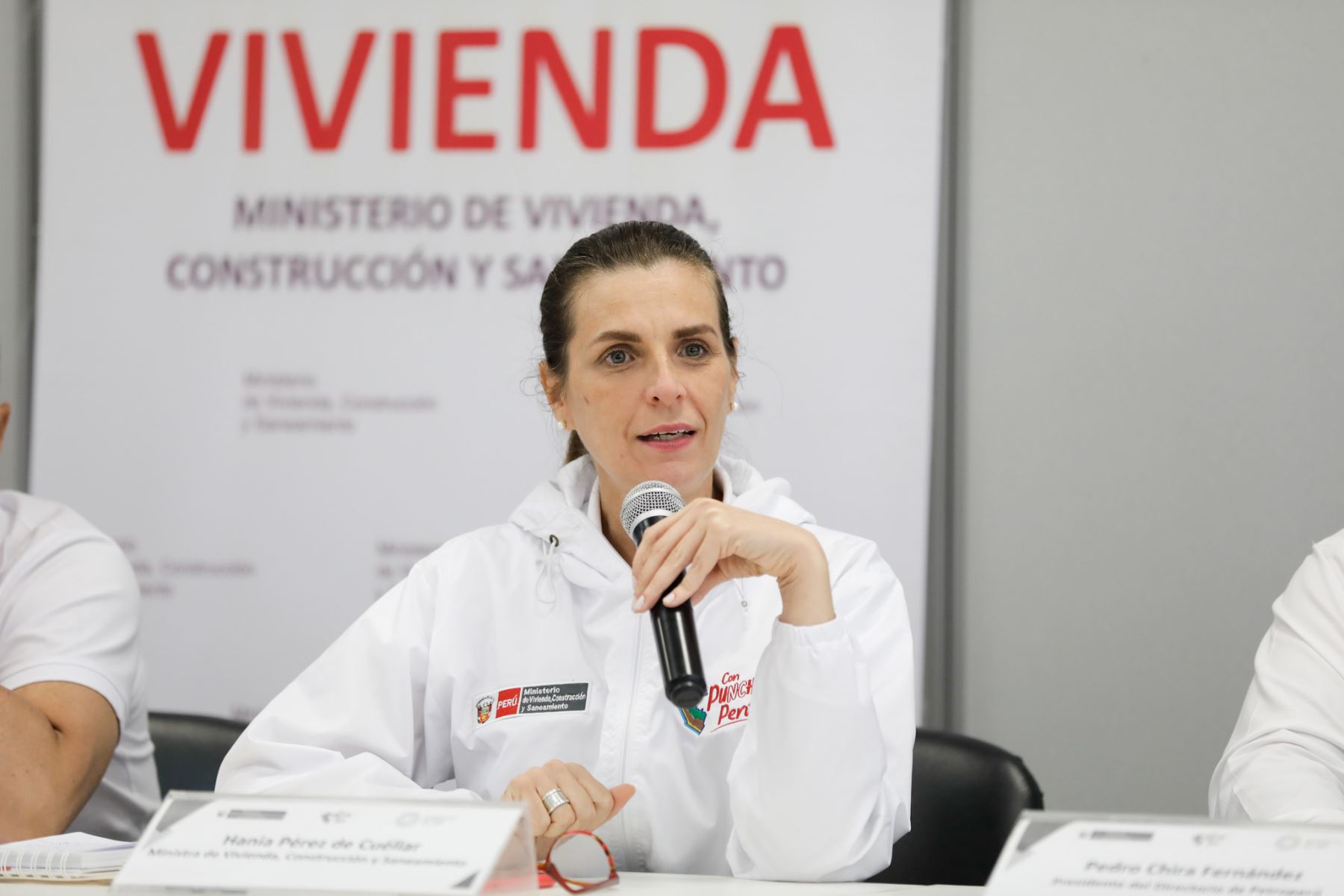 La ministra de Vivienda, Hania Pérez de Cuéllar, participó en una mesa de trabajo para tratar la problemática del agua en Talara, Piura. Foto: ANDINA/Vivienda