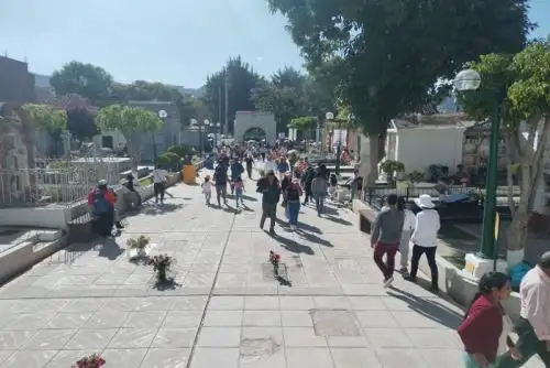 Las costumbres y tradiciones ayacuchanas no pasaron desapercibidos, toda vez que algunos llevaron chicha de jora y pan “wawa” para compartir con los suyos.