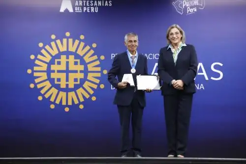 El Mincetur entregó al maestro Isaías Rodríguez Pomalaza el Premio Nacional Amautas de la Artesanía Peruana 2023. Foto: MINCETUR/Difusión.