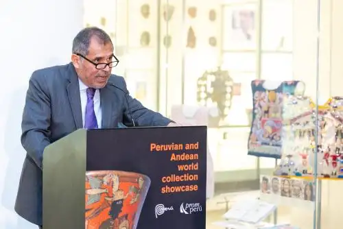 Ministro de Comercio Exterior y Turismo, Juan Carlos Mathews, expone en Londres las oportunidades de inversión que ofrece el Perú. Foto: Cortesía.
