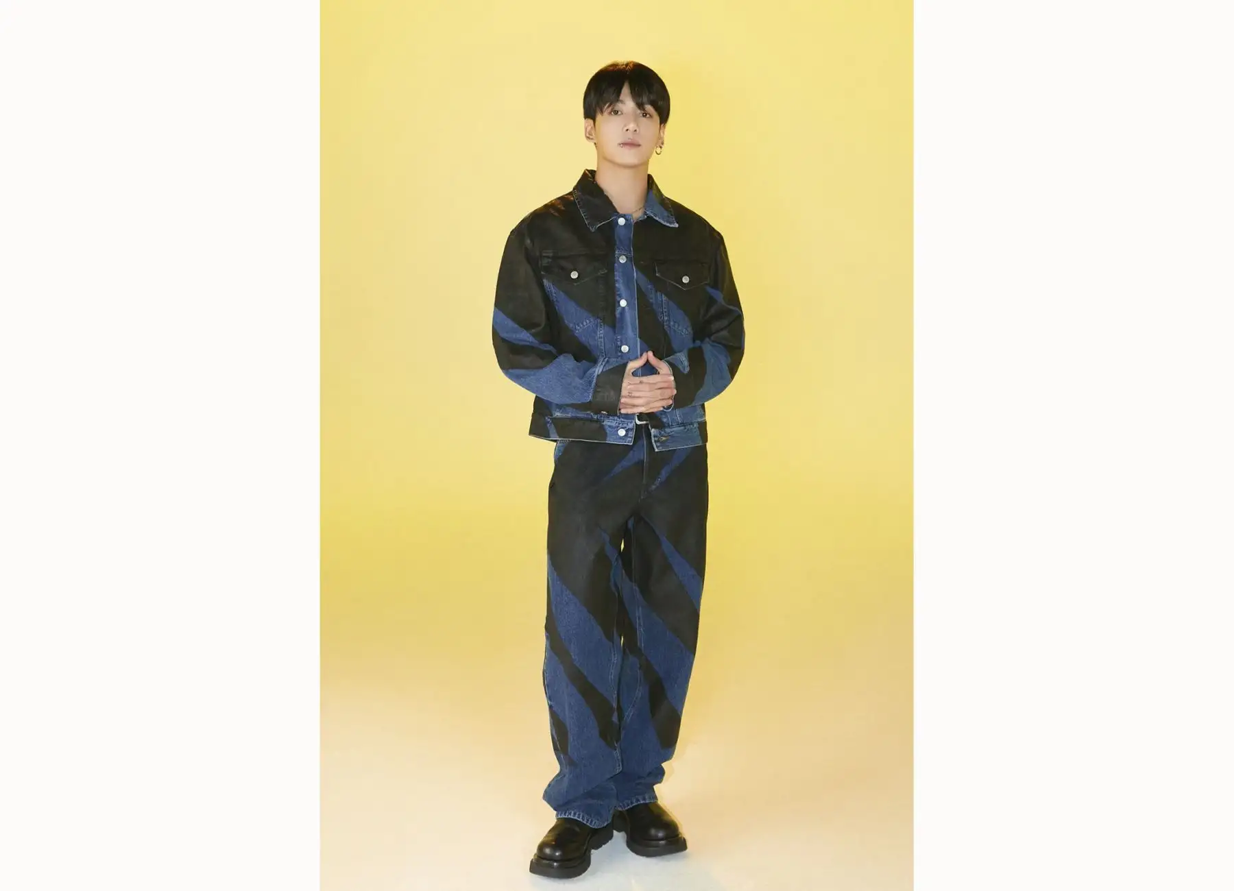 Jung kook el artista más joven y uno de los miembros más populares de BTS, estrenó este viernes su álbum 