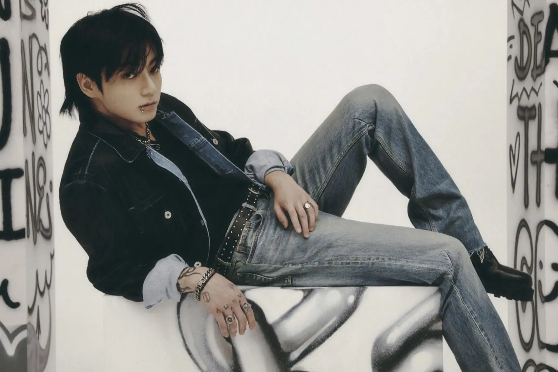 Jung kook el artista más joven y uno de los miembros más populares de BTS, estrenó este viernes su álbum 