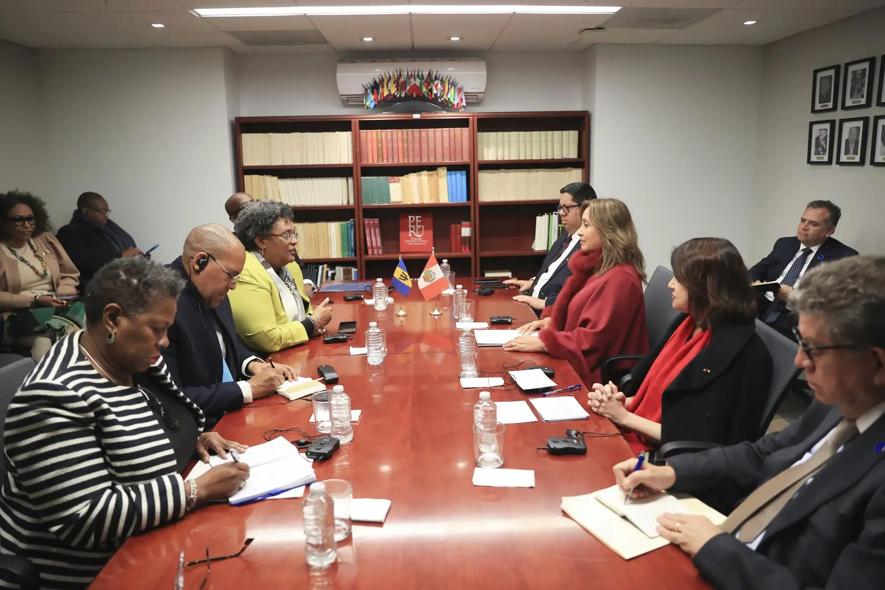 Presidenta de la república, Dina Boluarte, sostuvo una reunión con la primera ministra de Barbados, Mia Mottley. Foto: ANDINA/Prensa  Presidencia