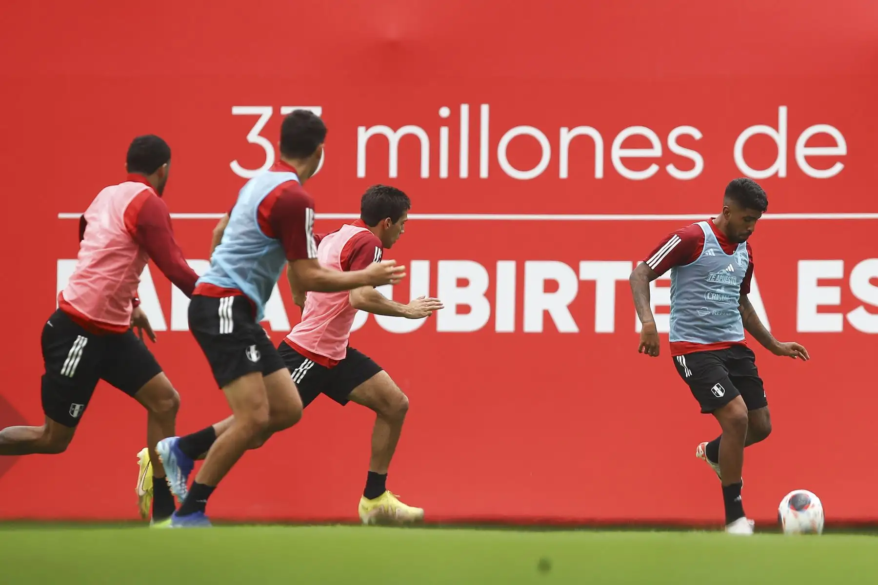 Jugadores de la Selección Peruana de Fútbol continúan con sus entrenamientos en la Videna de San Luis con miras a sus próximos partidos de Eliminatorias rumbo al Mundial de Fútbol 2026. Foto: FPF