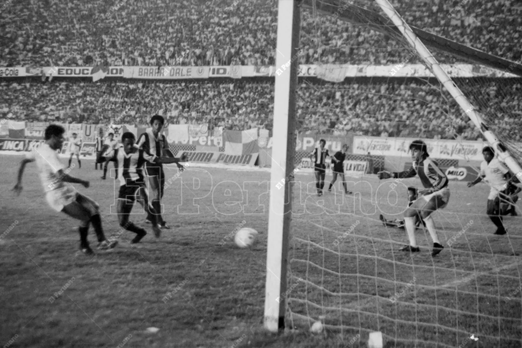 Lima - 26 marzo 1988 / Fidel Suárez anota el gol que le da el triunfo a Universitario de Deportes sobre Alianza Lima en la final del Campeonato Descentralizado 1987. Foto: Archivo Histórico de El Peruano