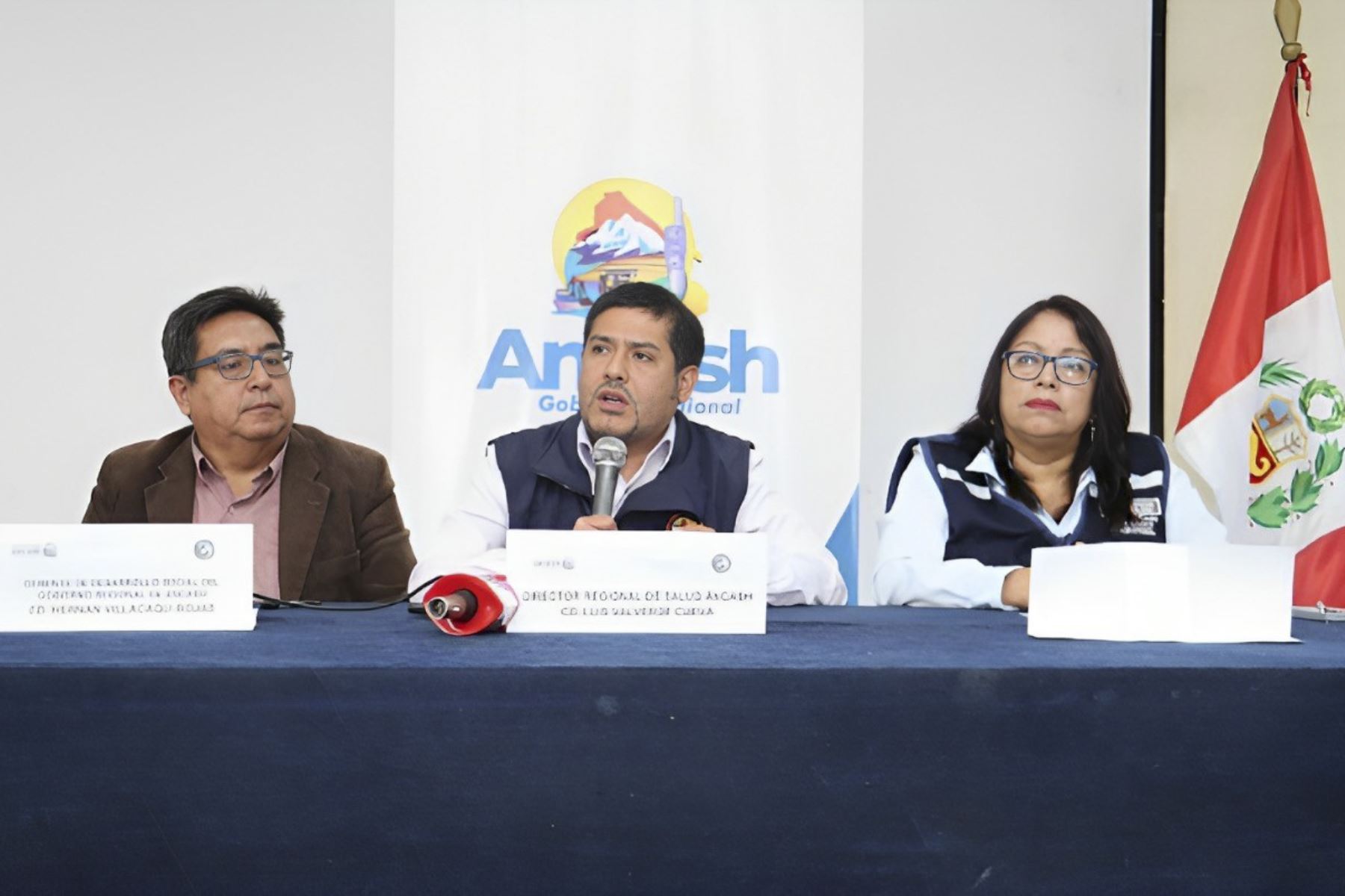 El director regional de Salud de Áncash, Luis Valverde, ofreció conferencia de prensa. Foto: ANDINA/Difusión
