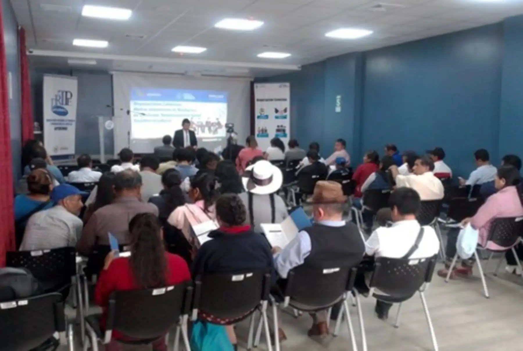 El Ministerio de Trabajo y Promoción del Empleo, a través de la Dirección de Prevención y Solución de Conflictos Laborales y Responsabilidad Empresarial Laboral, de la Dirección General de Trabajo, brindó capacitación sobre negociación colectiva a trabajadores y empleadores de la región Apurímac.