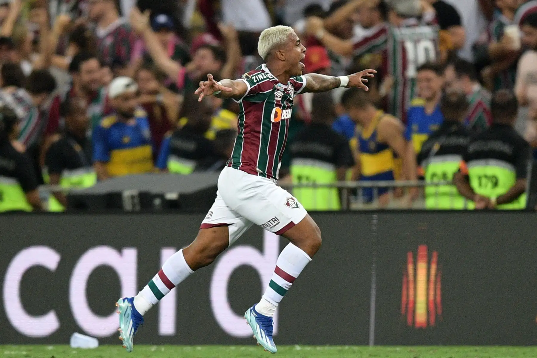 El delantero del Fluminense, John Kennedy, celebra tras anotar el segundo gol de su equipo durante la final de la Copa Libertadores entre el Fluminense de Brasil y el Boca Juniors de Argentina en el Estadio Maracaná de Río de Janeiro, Brasil.
Foto: AFP