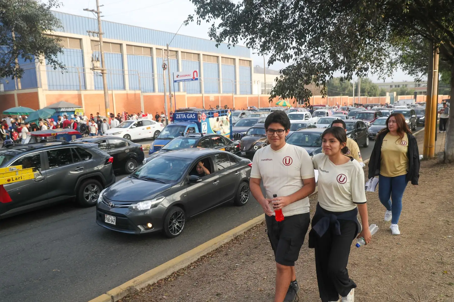 Tráfico congestionado  en los distritos de La Molina y Ate Vitarte  debido al clásico del futbol peruano entre  Universitario de Deportes y Alianza Lima que juegan en el estadio Monumental de Ate.
Foto: ANDINA/ Ricardo Cuba