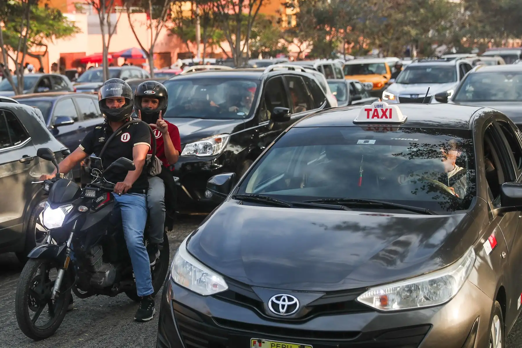 Tráfico congestionado  en los distritos de La Molina y Ate Vitarte  debido al clásico del futbol peruano entre  Universitario de Deportes y Alianza Lima que juegan en el estadio Monumental de Ate.
Foto: ANDINA/ Ricardo Cuba