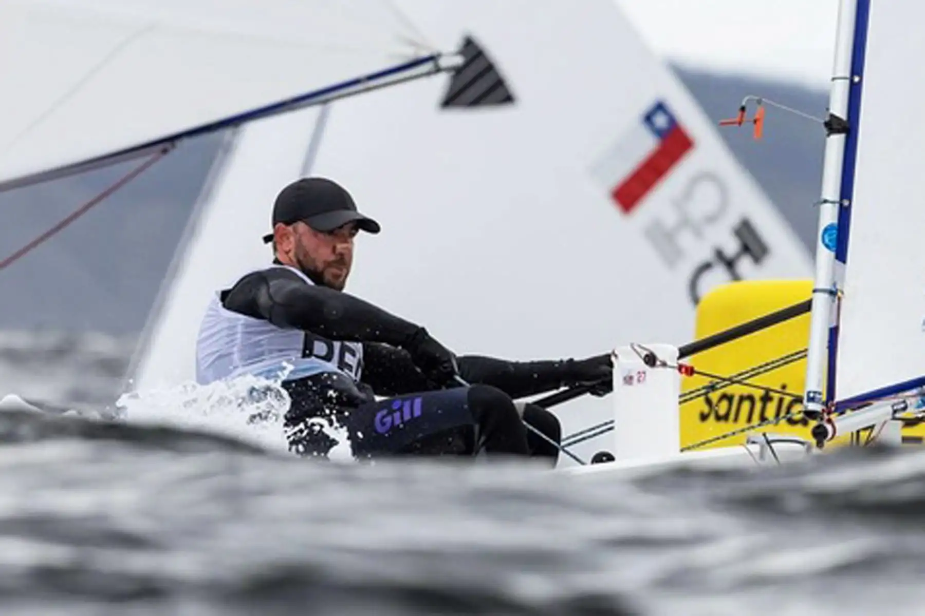 Stefano Peschiera obtuvo la novena medalla de oro para el Perú en los XIX Juegos Panamericanos Santiago 2023, tras ganar en la clase ILCA 7 de vela.
Foto: IPD
