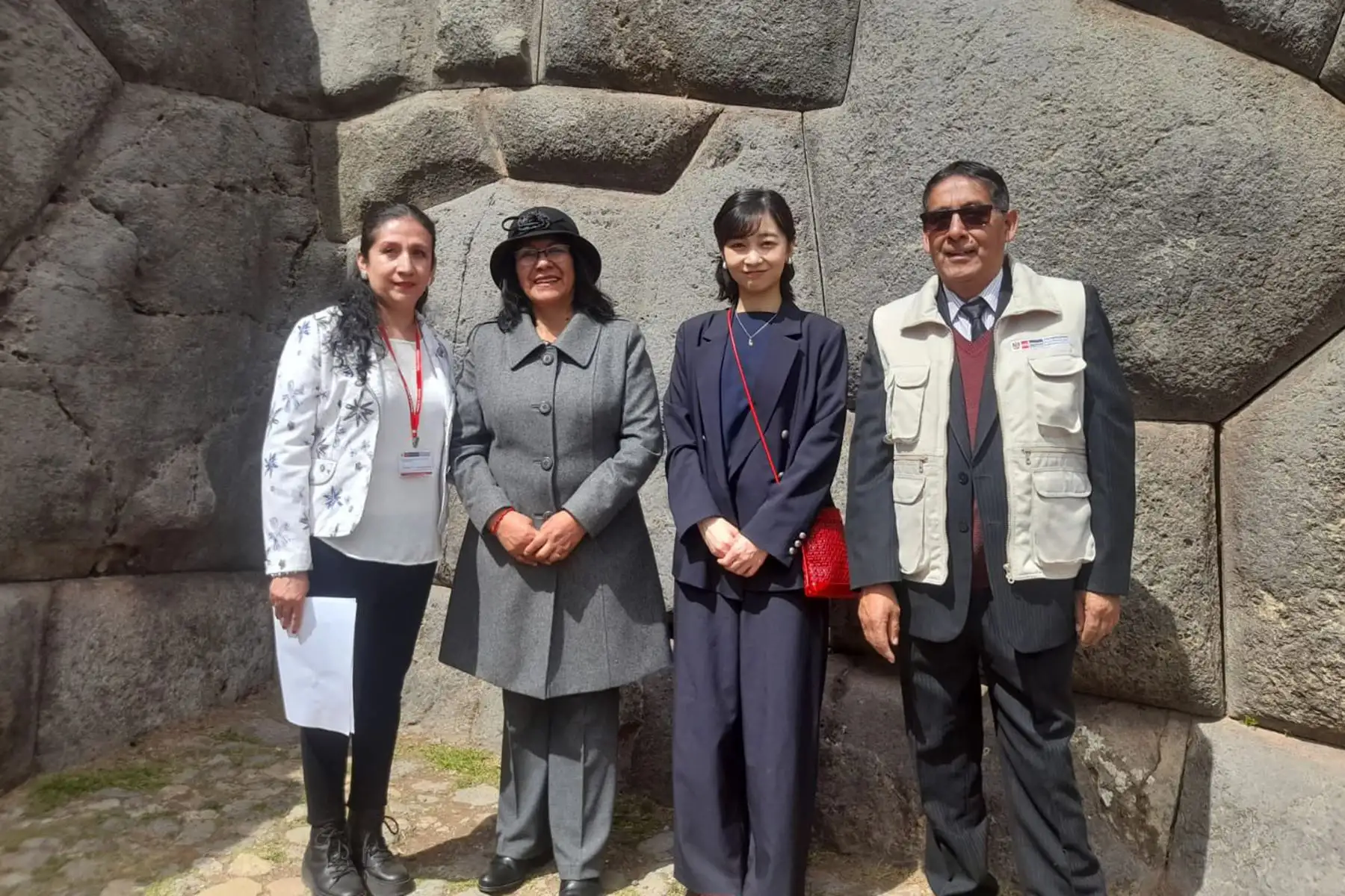 La princesa japonesa Kako, visitó el Parque Arqueológico Nacional de Saqsaywaman (Cusco), en donde quedó maravillada con la  cultura peruana. Ella, fue recibida por autoridades de la DDC Cusco, que entregaron un obsequio en nombre del Ministerio de Cultura.
Foto: Mincul