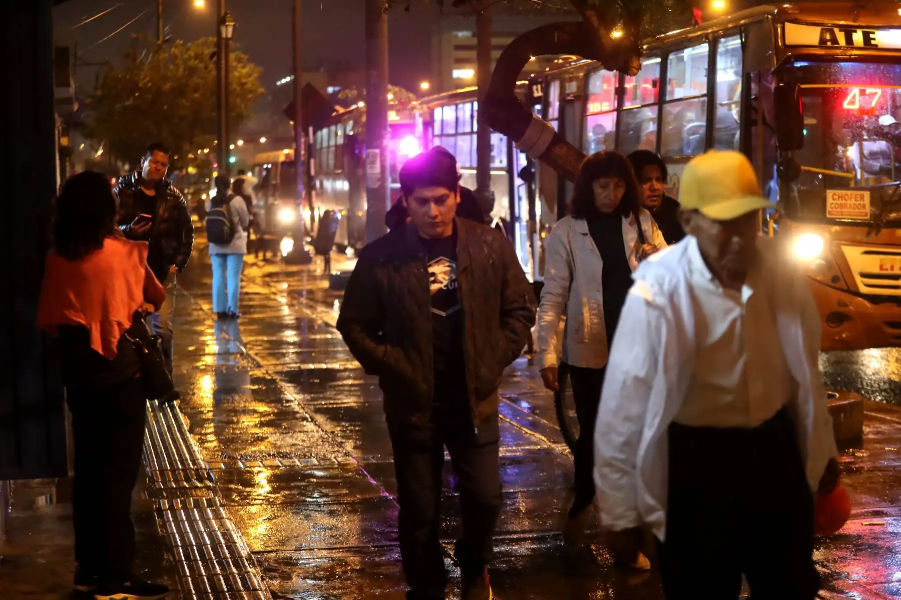 Una lluvia de moderada intensidad sorprendió en horas de la tarde, a ciudadanos de diversos distritos de Lima Metropolitana este domingo 5 de noviembre.
Foto: ANDINA/Ricardo Cuba