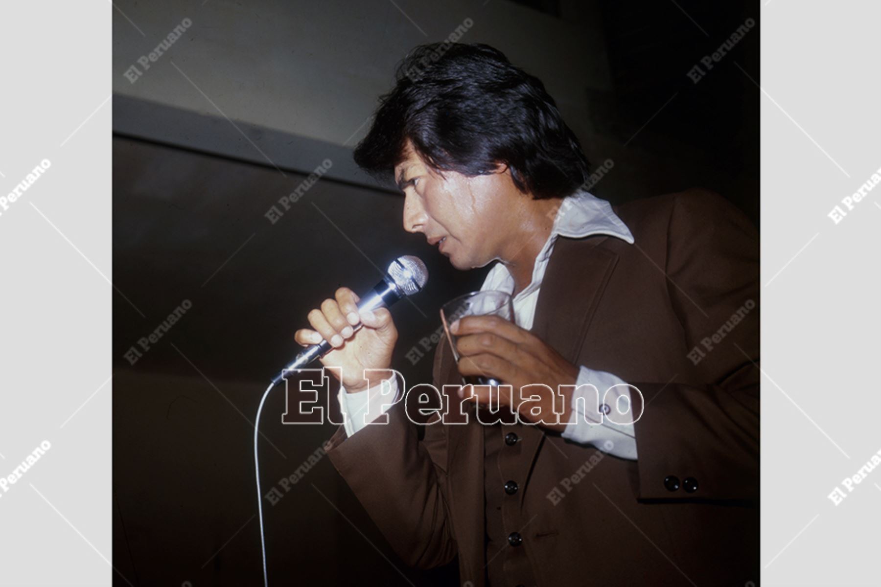 Lima - 20 junio 1980 / Bolerista Iván Cruz en concierto. Foto: Archivo Histórico de El Peruano