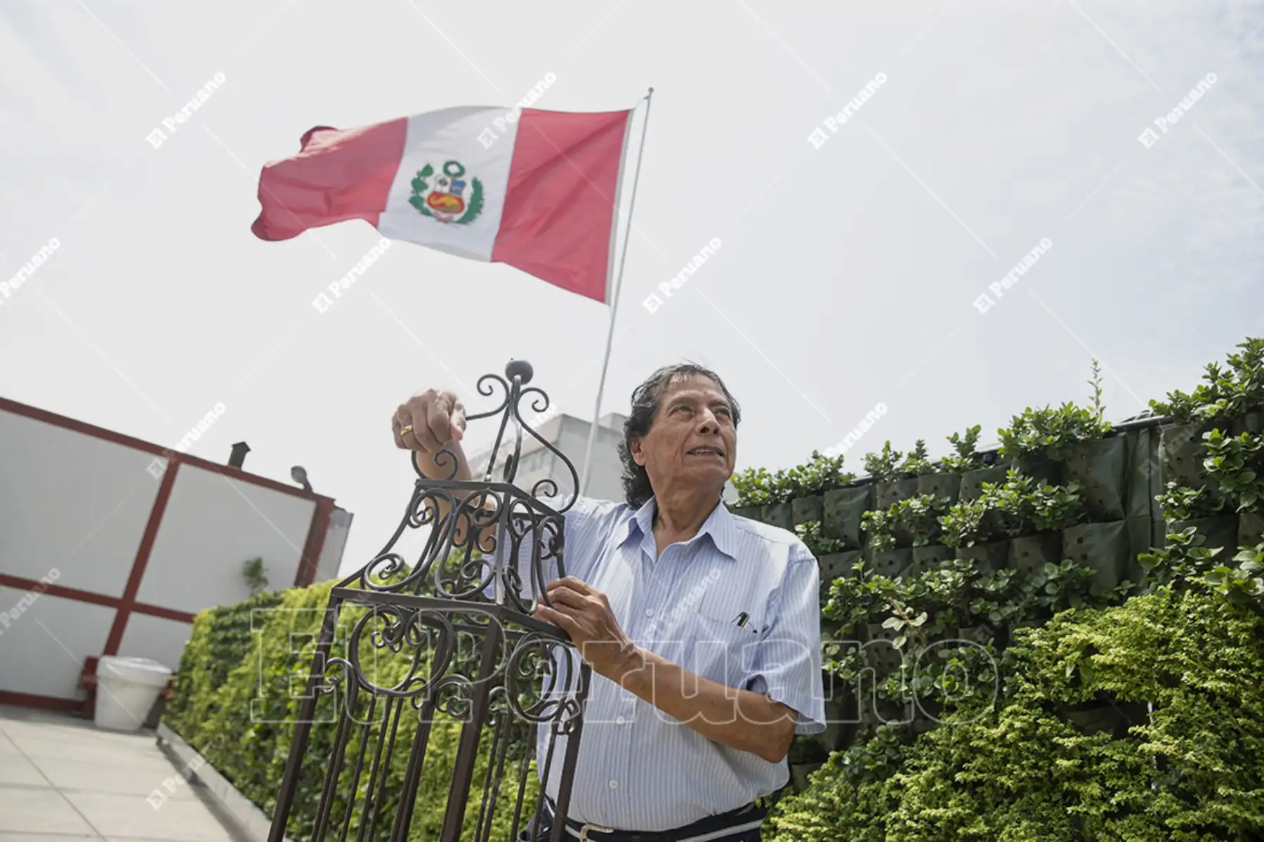Lima - 21 febrero 2020 / Cantante Iván Cruz, uno de los máximos exponentes del bolero durante una entrevista para Andina Canal Online. Foto: Diario Oficial El Peruano / Renato Pajuelo