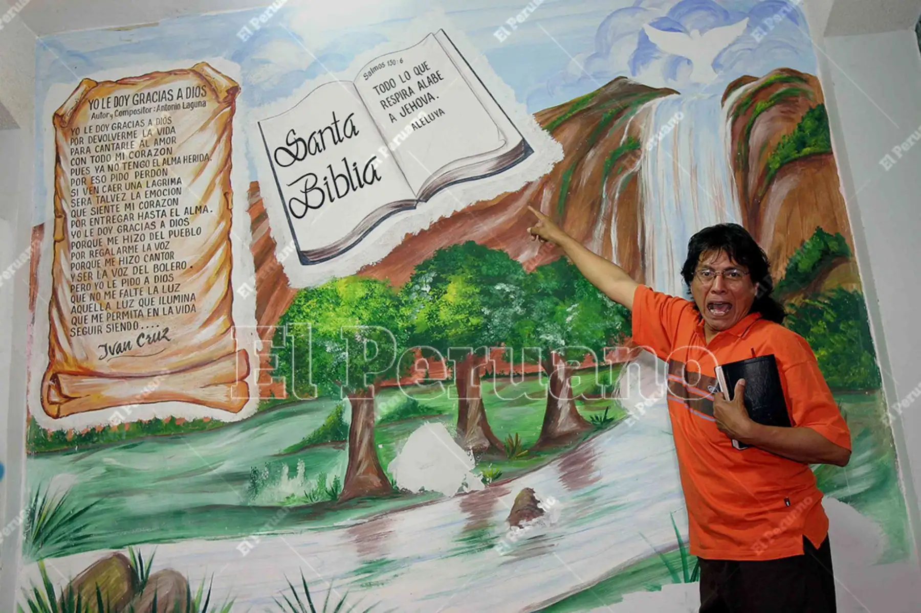 Lima - 12 enero 2006 / El cantante Iván Cruz en su nueva faceta de predicador cristiano. Foto: Diario Oficial El Peruano / Ricardo Choy Kifox