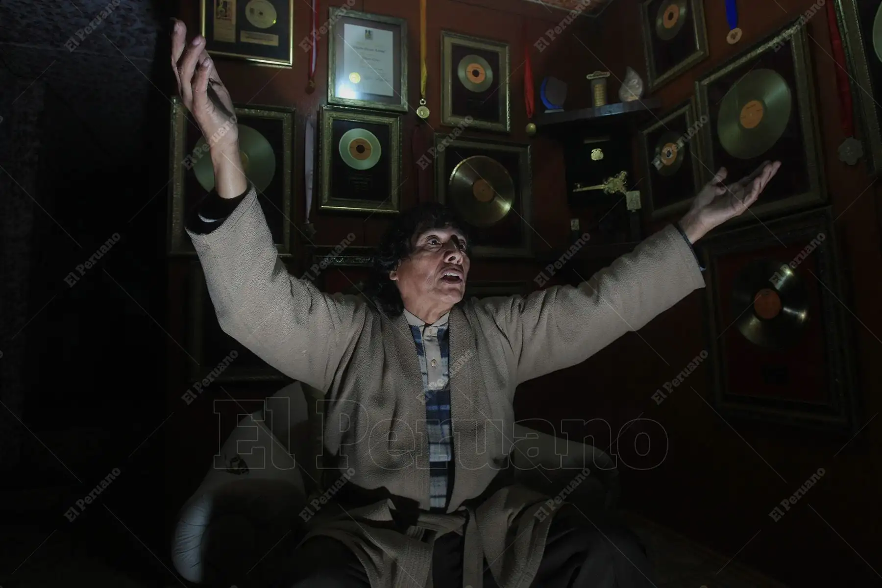 Lima - 31 julio 2013 / Cantante Iván Cruz, uno de los máximos exponentes del bolero en el Perú. Foto: Diario Oficial El Peruano / Juan Carlos Guzmán