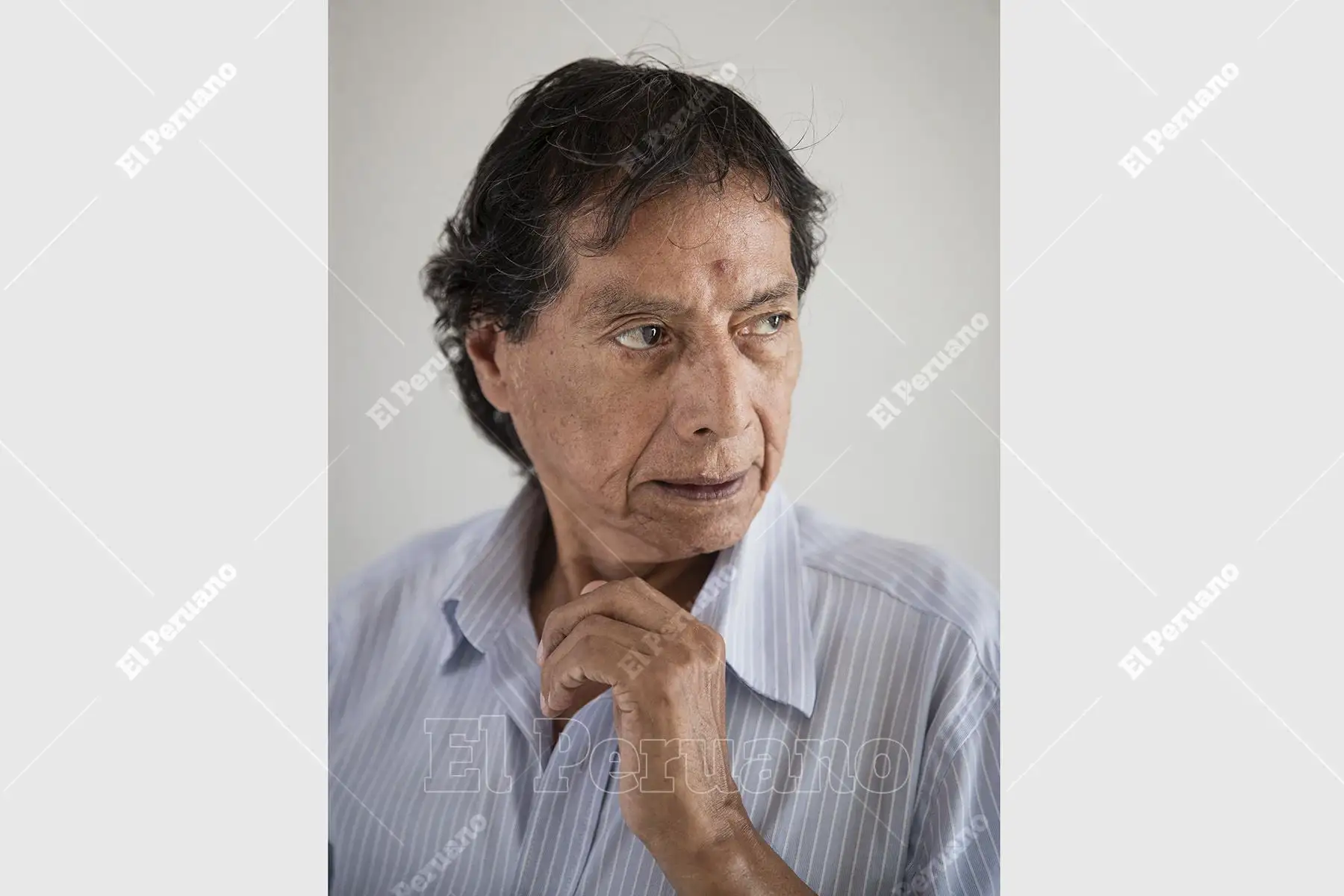 Lima - 21 febrero 2020 / El bolerista Iván Cruz retratado durante una entrevista en Andina Canal Online. Foto: Diario Oficial El Peruano / Renato Pajuelo