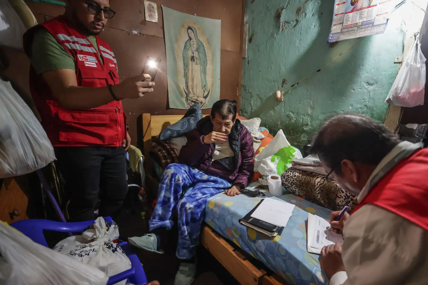 “Pensión 65 te espera” lleva por nombre la campaña presentada hoy y que tiene como propósito visitar en sus hogares a los adultos mayores en pobreza extrema, a fin que llenen las declaraciones juradas necesarias para su incorporación al Programa Nacional de Asistencia Solidaria Pensión 65 del Mininsterio de Desarrollo e Inclusión Social.
Foto: ANDINA/Andrés Valle